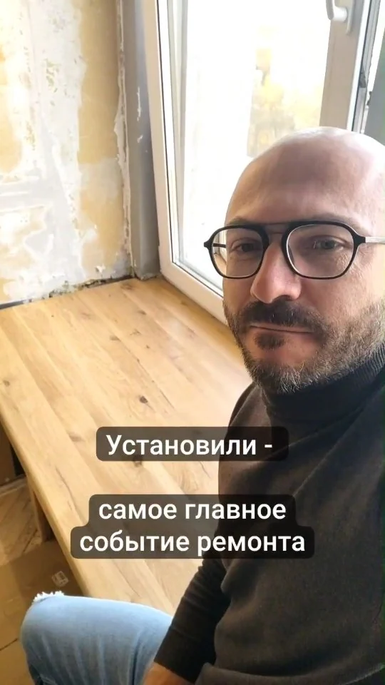 Вадим показывает обустройство своего кабинета
